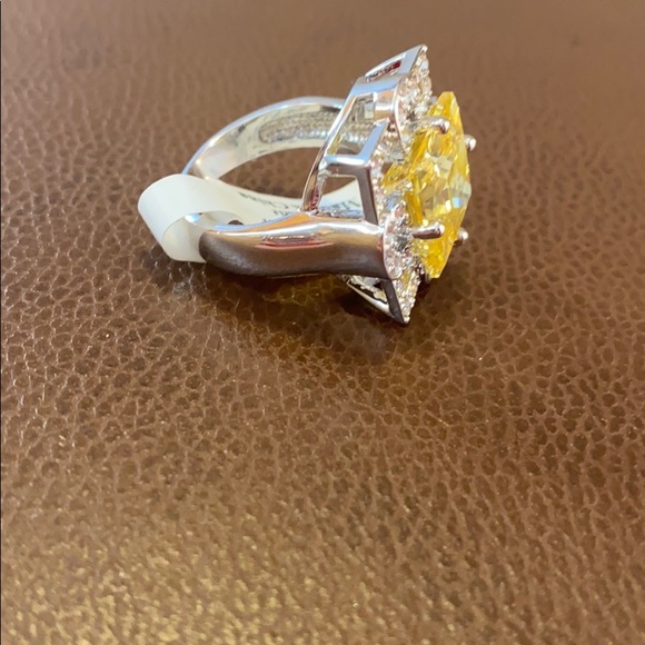 Park lane ring! - Picture 3 of 4